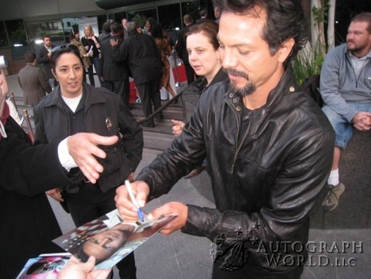 Benjamin Bratt autograph