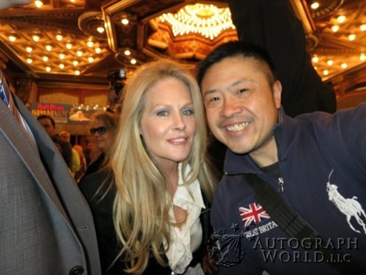 Beverly D'Angelo autograph