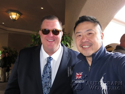 Billy Gardell autograph