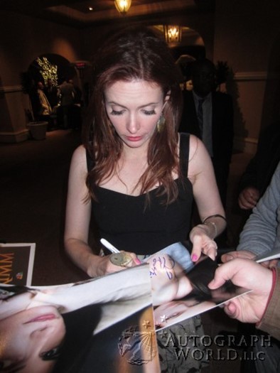 Bitsie Tulloch autograph