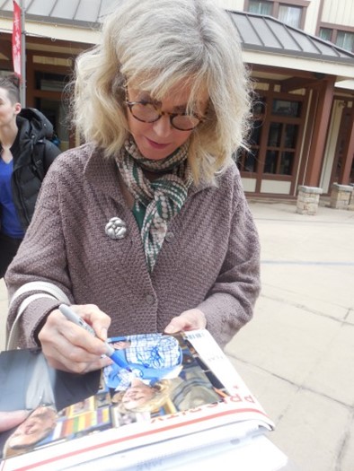 Blythe Danner autograph