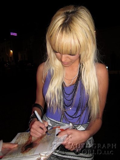 Breanne Benson autograph