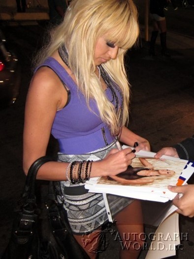 Breanne Benson autograph