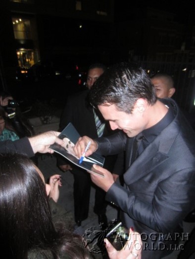 Brett Dalton autograph