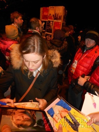 Brie Larson autograph