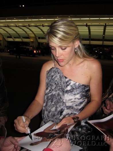 Busy Philipps autograph