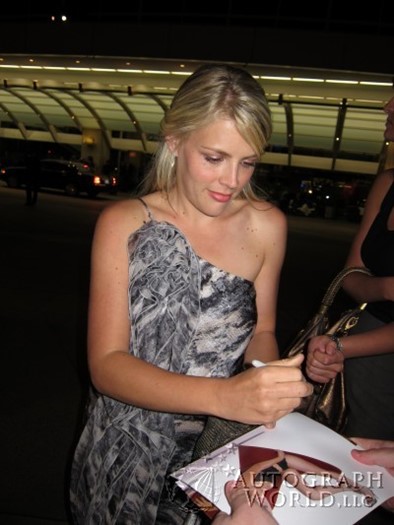 Busy Philipps autograph