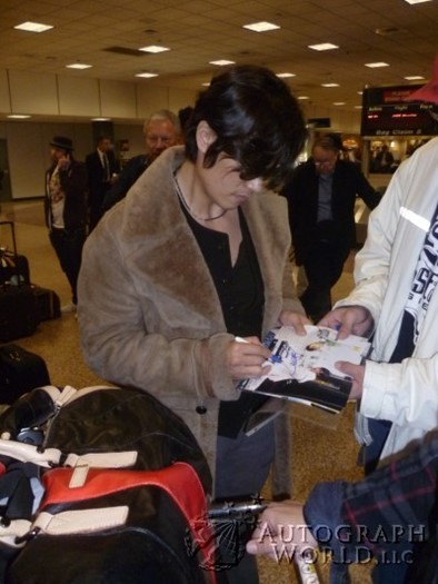 Byung-hun Lee autograph