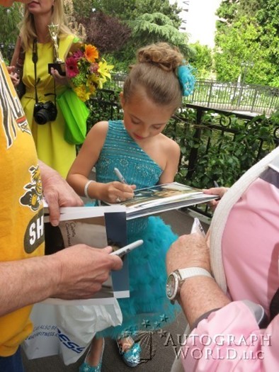 Caitlin Carmichael autograph