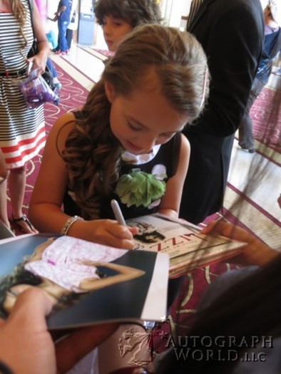 Caitlin Carmichael autograph