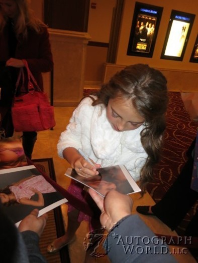 Caitlin Carmichael autograph