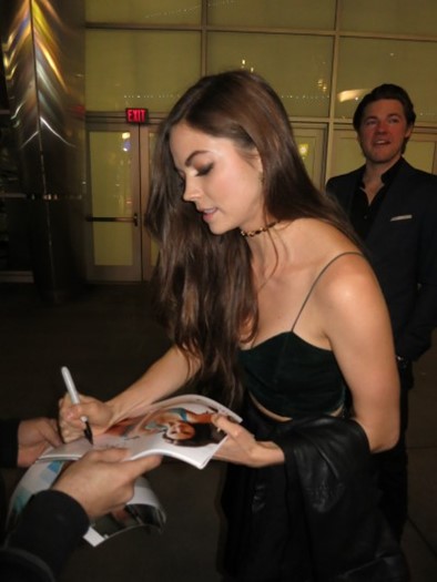 Caitlin Carver autograph