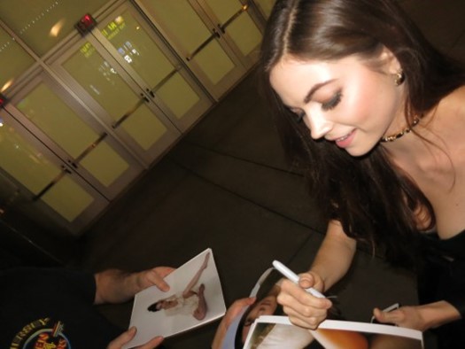 Caitlin Carver autograph