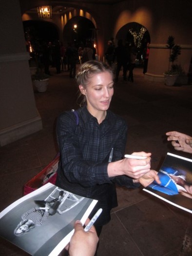 Caitlin Gerard autograph