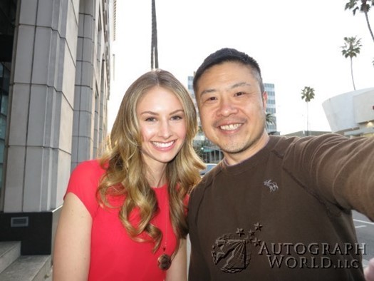 Caitlin Thompson autograph