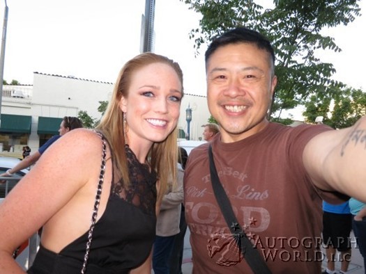 Caity Lotz autograph