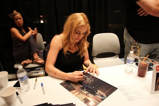 Caity Lotz autograph