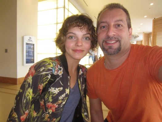 Camren Bicondova autograph