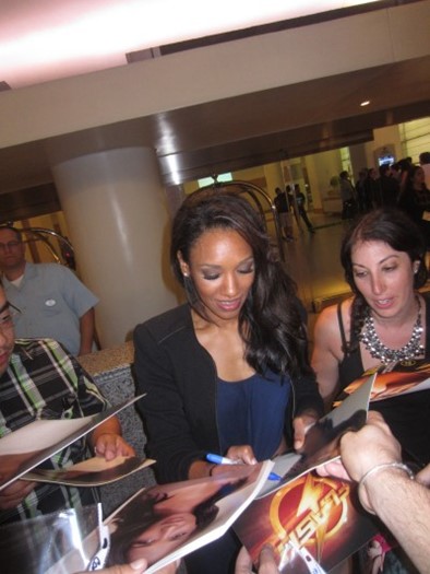 Candice Patton autograph