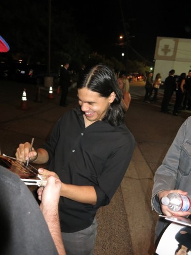 Carlos Valdes autograph