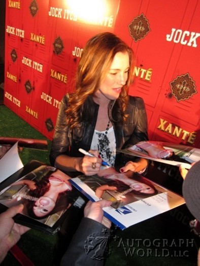 Carly Craig autograph