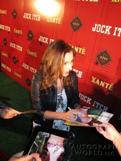 Carly Craig autograph