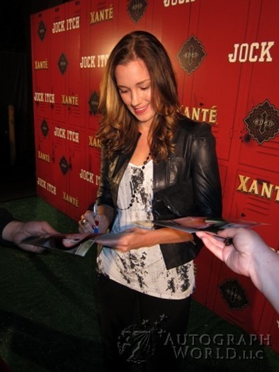 Carly Craig autograph