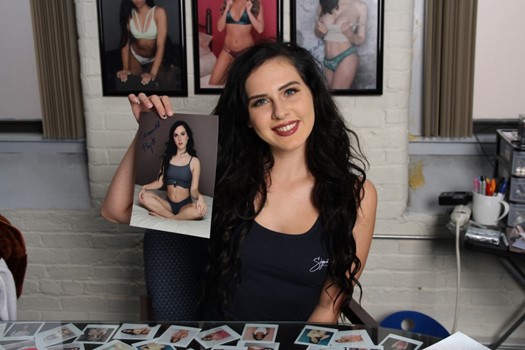 Carmen del Rey autograph