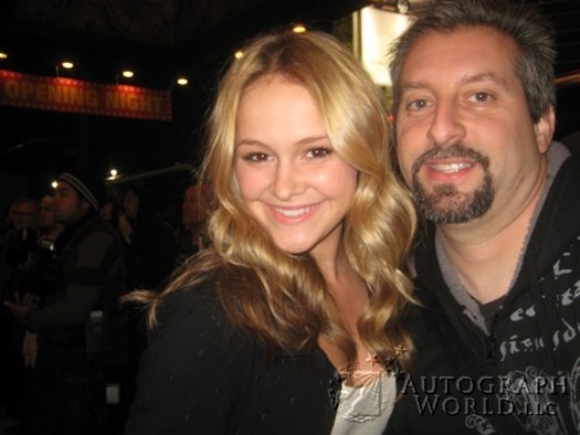 Cassi Thomson autograph