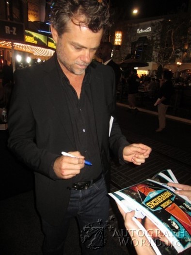 Channon Roe autograph