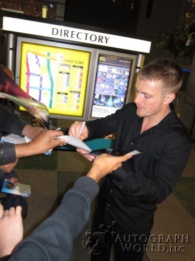 Charlie Bewley autograph