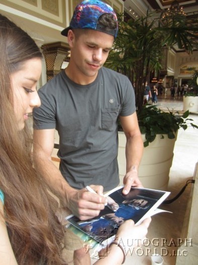 Charlie Carver autograph