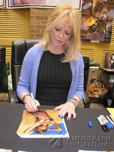 Cheryl Tiegs autograph