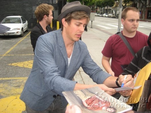 Chris Lowell autograph