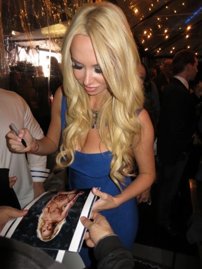 Claudia Fijal autograph