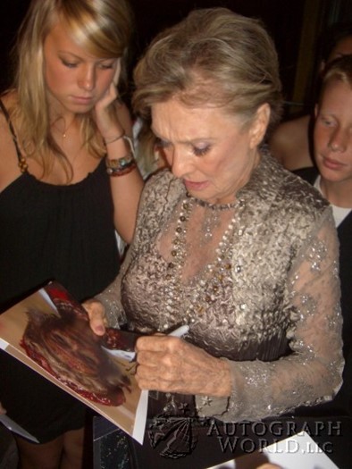 Cloris Leachman autograph