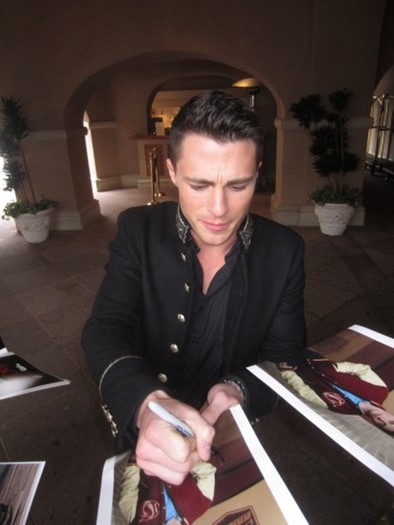 Colton Haynes autograph