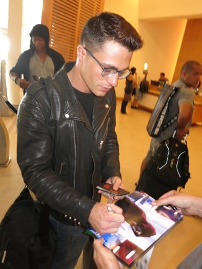 Colton Haynes autograph