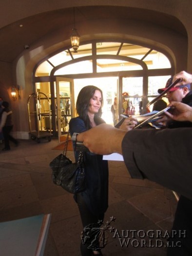 Courteney Cox autograph