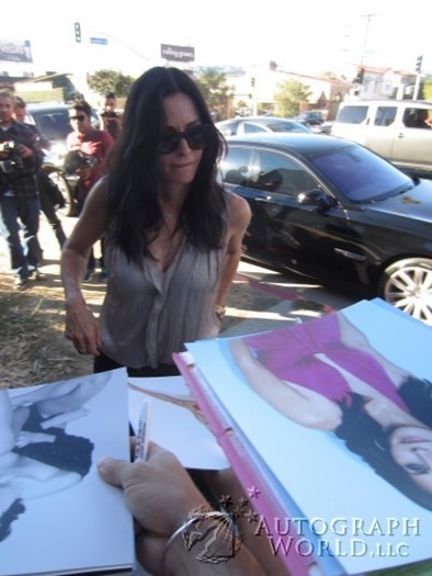 Courteney Cox autograph