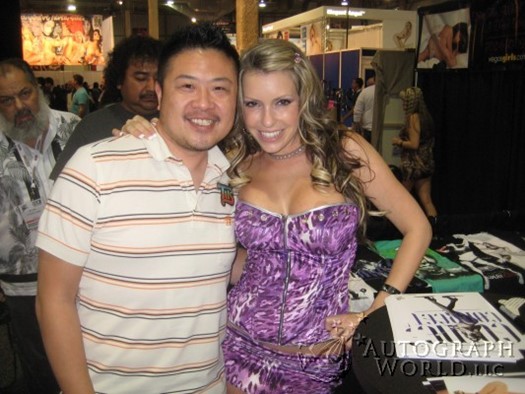 Courtney Cummz autograph