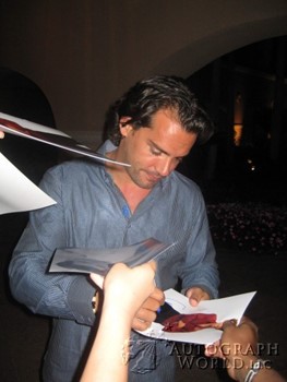 Cristian De La Fuente autograph