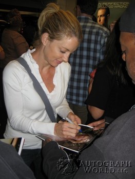 Cynthia Watros autograph