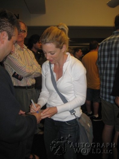 Cynthia Watros autograph