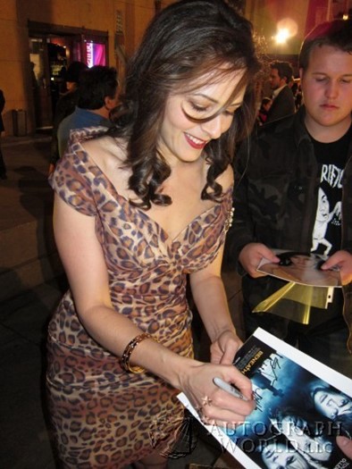 Dahlia Waingort autograph