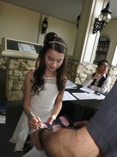 Dalila Bela autograph