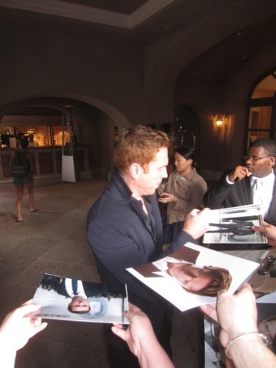 Damian Lewis autograph