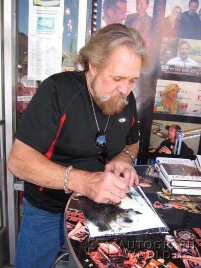 Dan Haggerty autograph