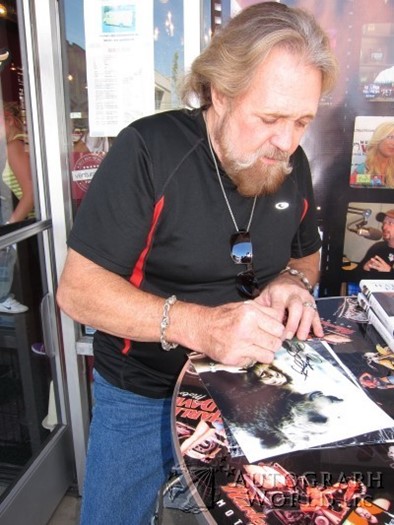 Dan Haggerty autograph