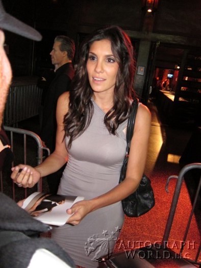 Daniela Ruah autograph